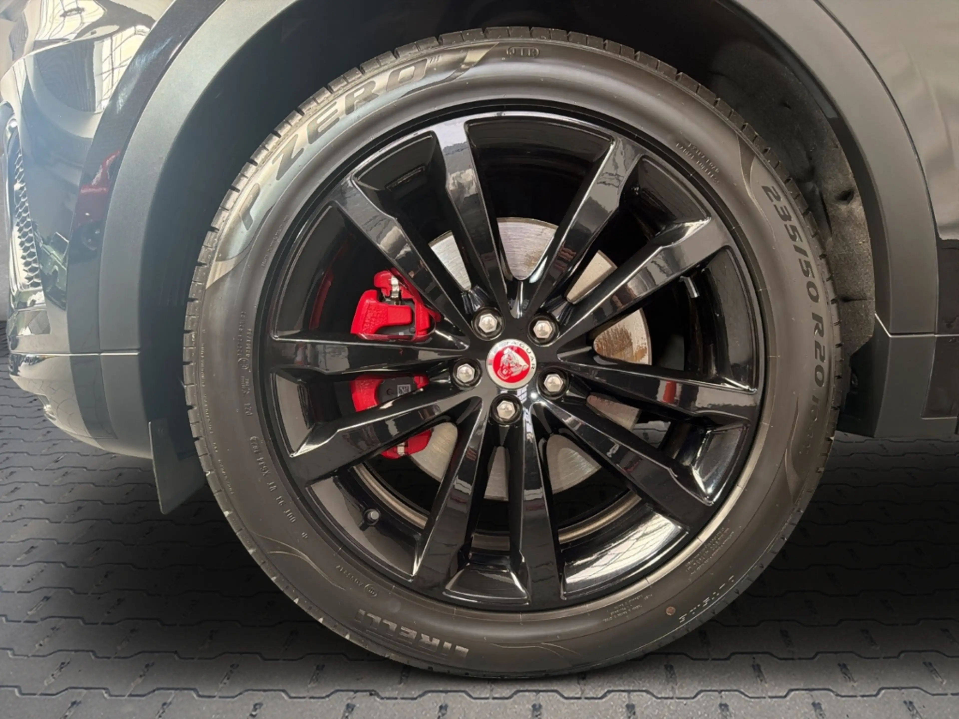 Jaguar E-Pace D200 AWD R-Dyn. StandHZG El. Panodach Navi Leder D — photo 9