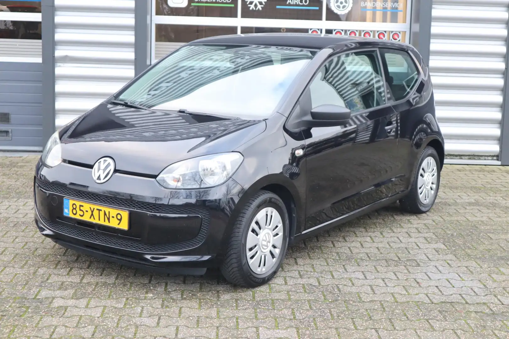 Volkswagen up! 1.0 take up! BlueMotion Negro - 1