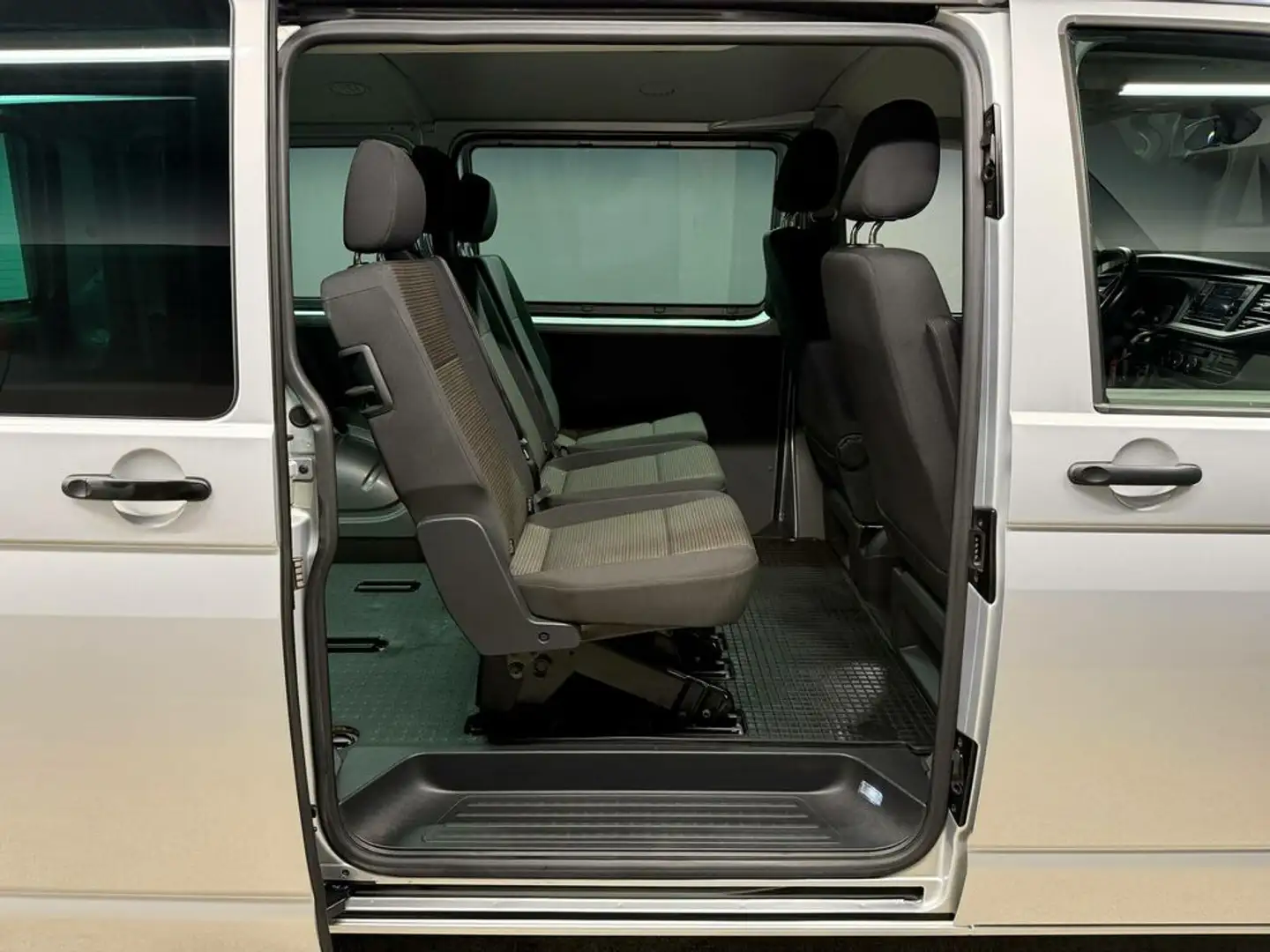 Volkswagen T6 Kombi 4MOTION Silber - 2