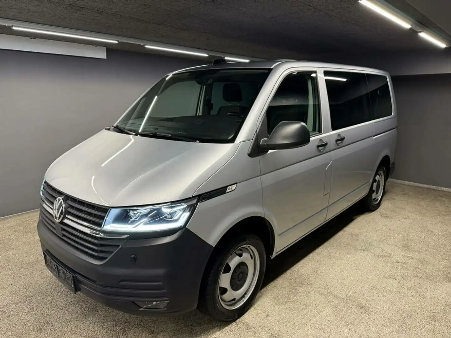 Volkswagen T6 Kombi 4MOTION Silber - 1
