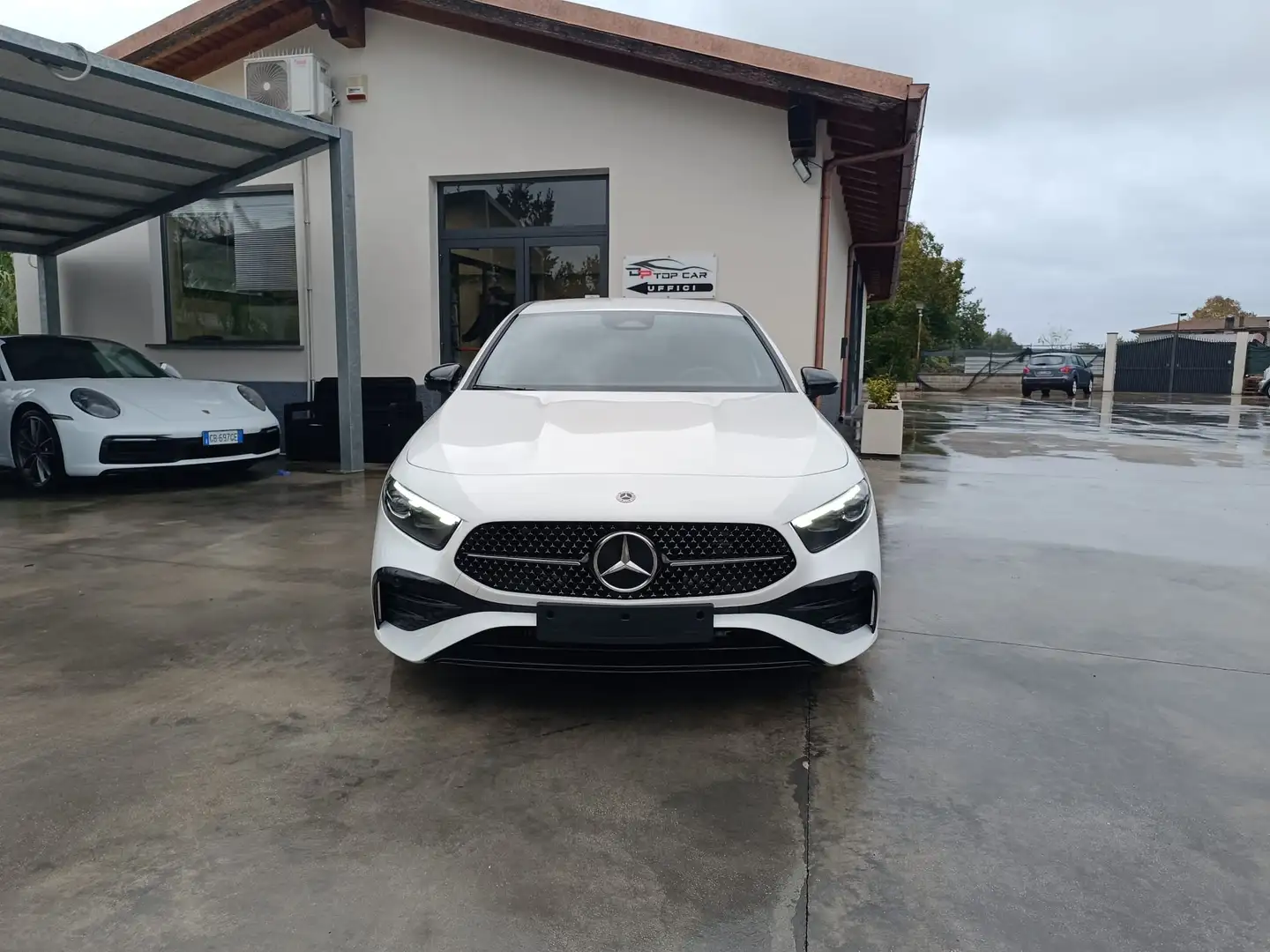 Mercedes-Benz A 200 A 200 d AMG Line Premium auto Weiß - 2