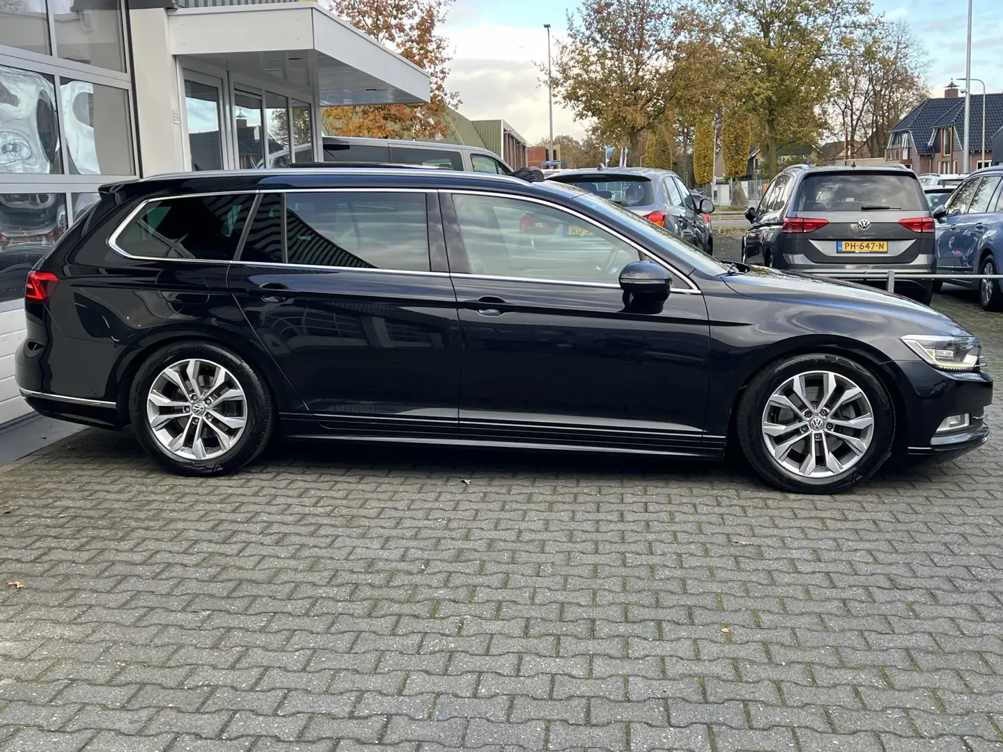 Volkswagen Passat Variant 1.6 TDI R-Line Panoramadak Virtual cockpit LED kop Nero - 2