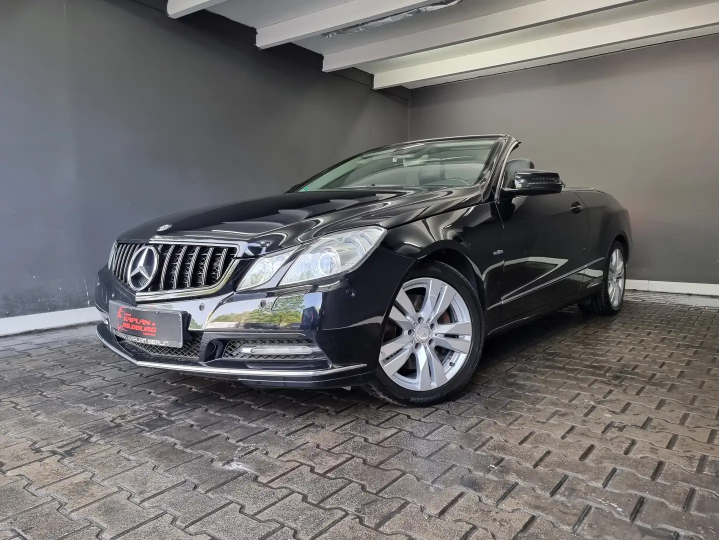 Mercedes-Benz E 350 CGI CABRIO, 7G TRONIC, LEDER, COMAND, LED Schwarz - 1