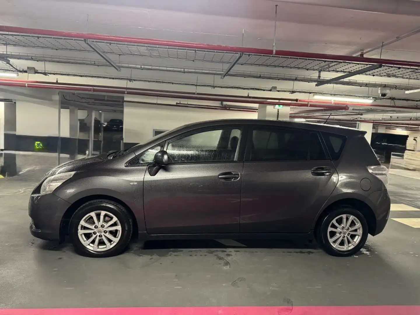 Toyota Verso 126 D-4D ACTIVE Grau - 2