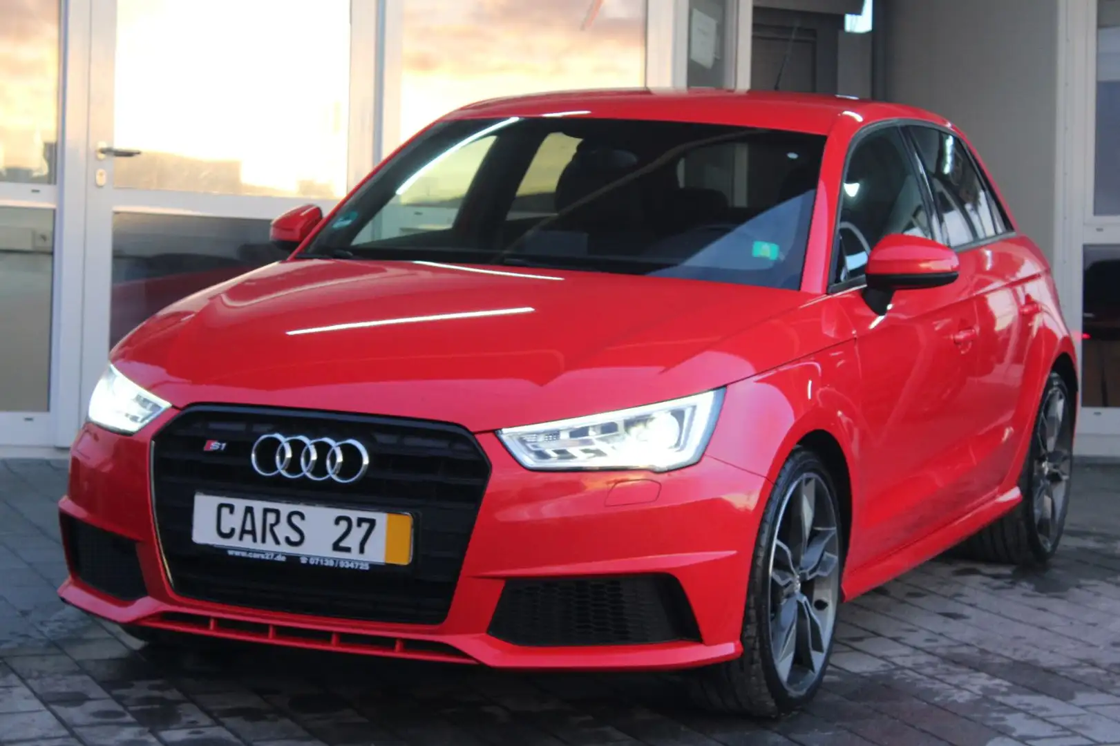 Audi S1 Sportback 2.0 TFSI quattro Navi LED Leder Červená - 1