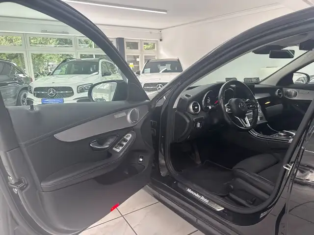 Mercedes-Benz C Class view 4
