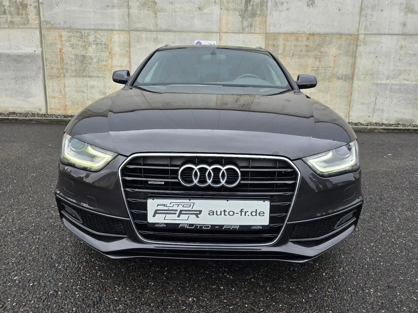 Audi A4 Avant S line 2.0 TDI quattro 177 PS Xenon DAB Grau - 2