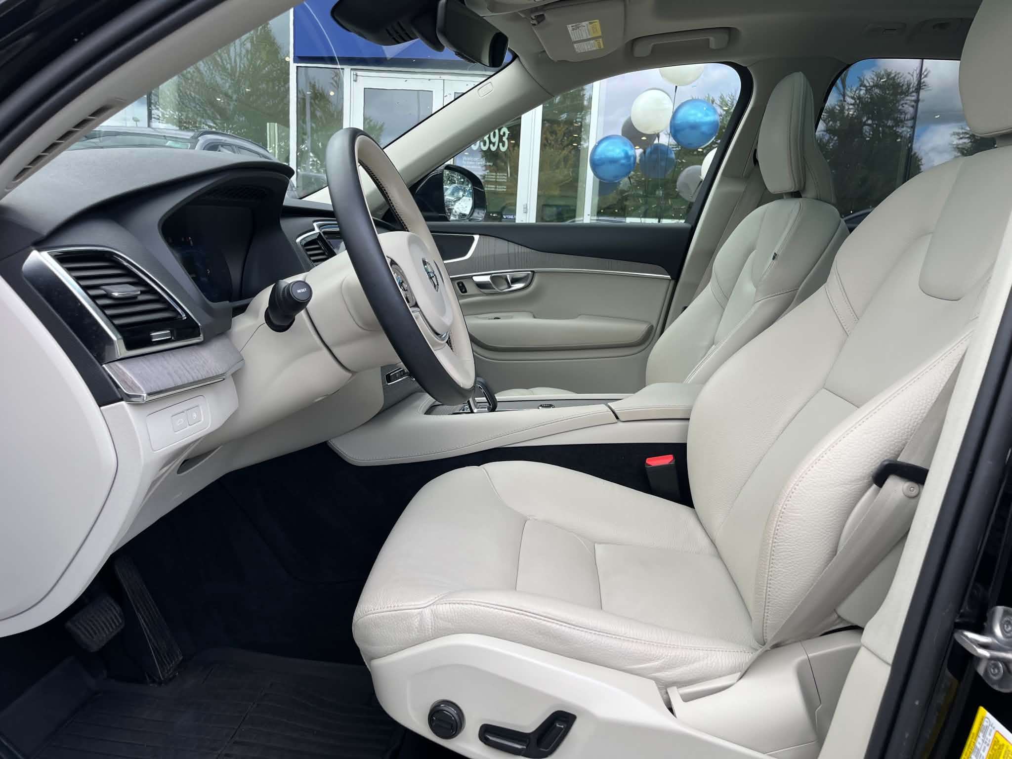 2024 Volvo XC90 T8 eAWD PHEV Plus Bright Theme 7-Seater thumb 9