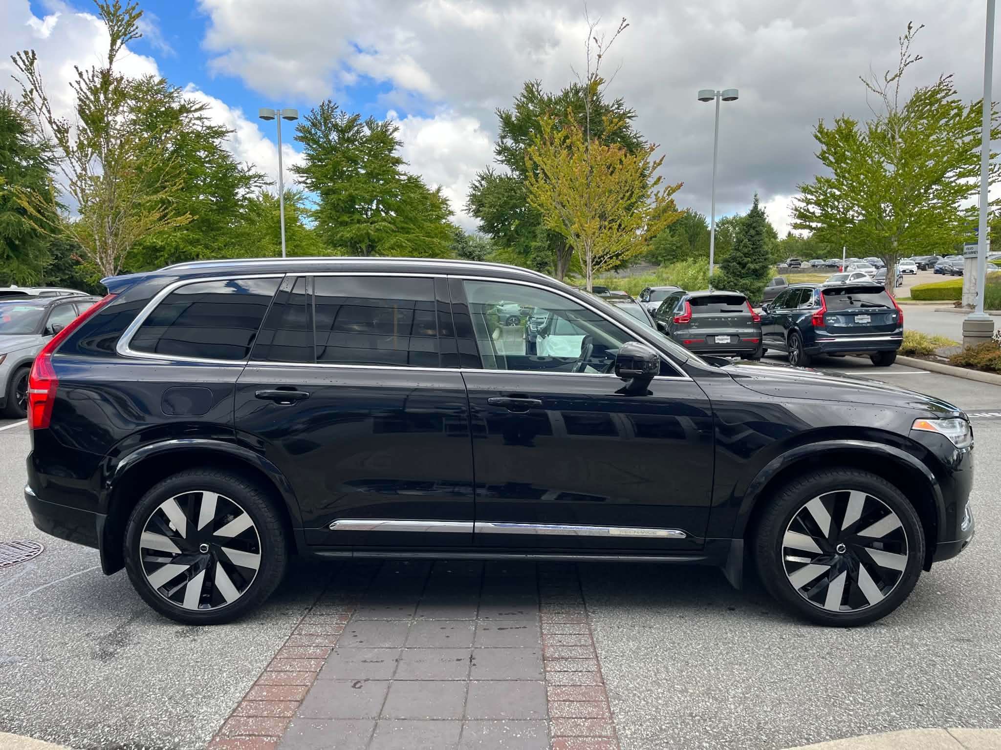 2024 Volvo XC90 T8 eAWD PHEV Plus Bright Theme 7-Seater thumb 6