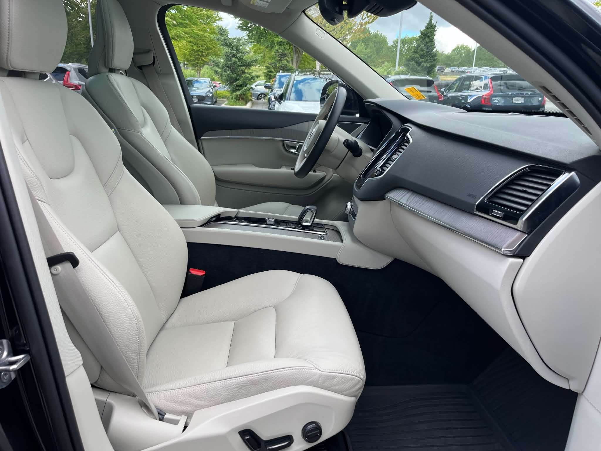 2024 Volvo XC90 T8 eAWD PHEV Plus Bright Theme 7-Seater thumb 16