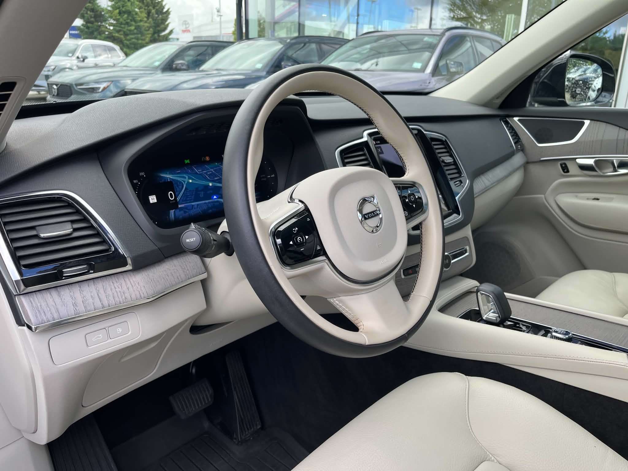 2024 Volvo XC90 T8 eAWD PHEV Plus Bright Theme 7-Seater thumb 11