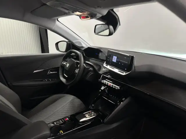 Peugeot E-208 view 11