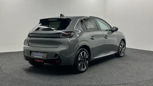 Peugeot E-208 view 5