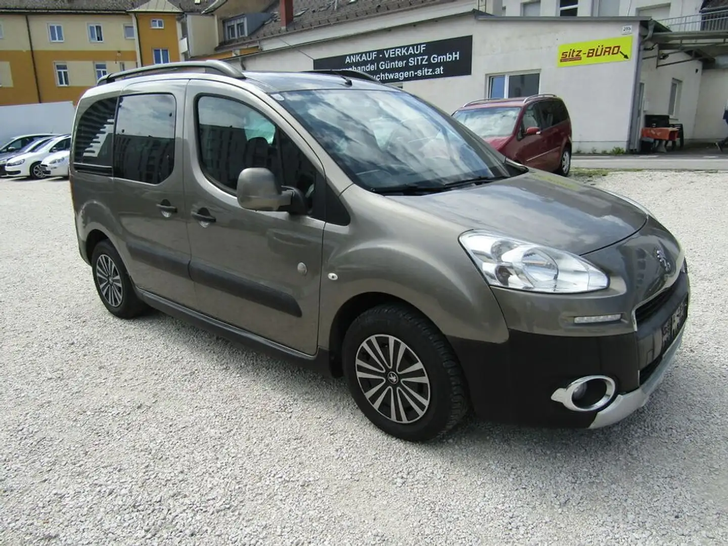 Peugeot Partner Outdoor Bruin - 2