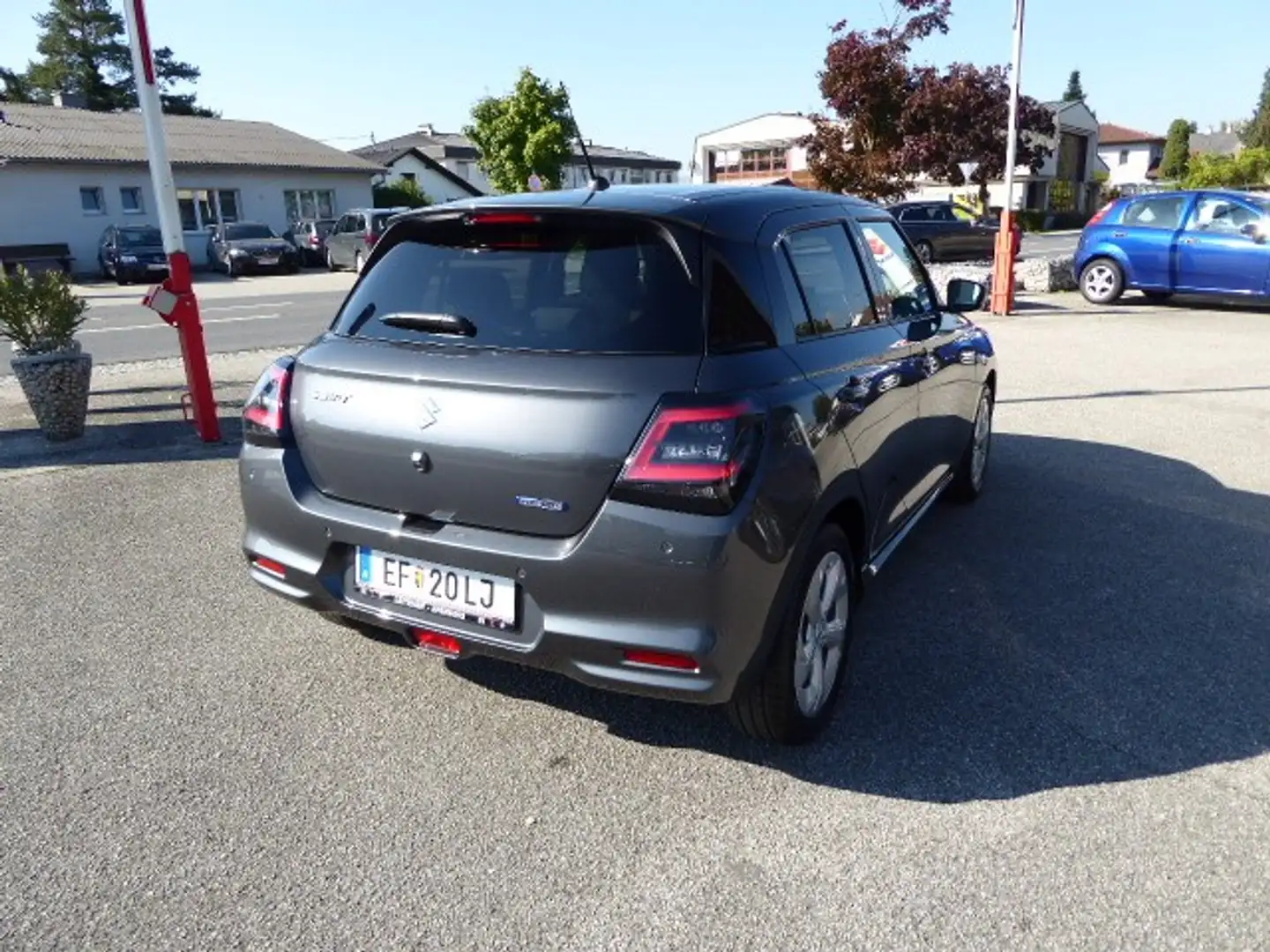 Suzuki Swift 1,2 Hybrid Shine Grau - 2