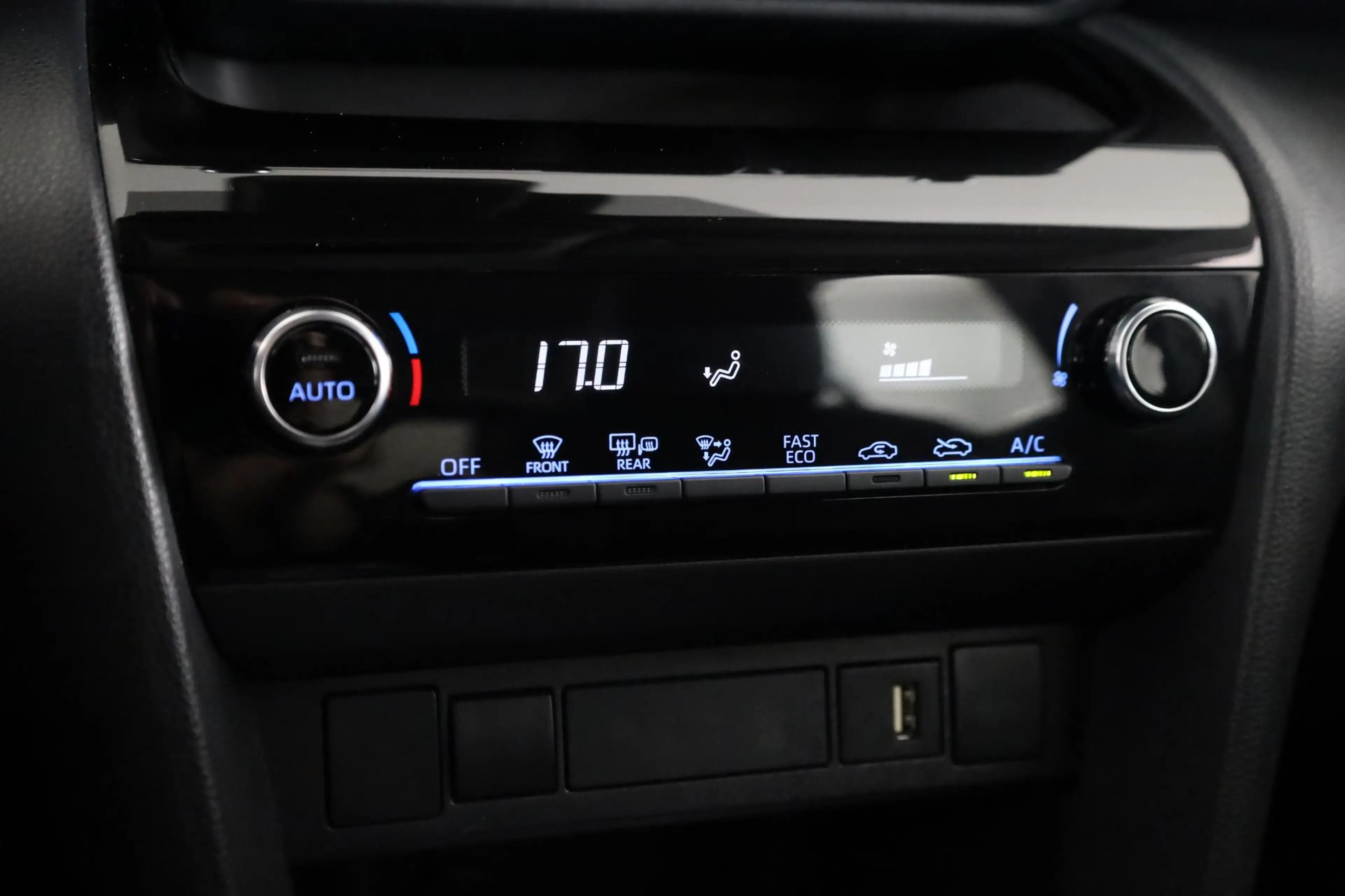 Toyota Yaris Cross 1.5 Hybrid 115 Active | All-seasons | Camera | Cru — photo 12