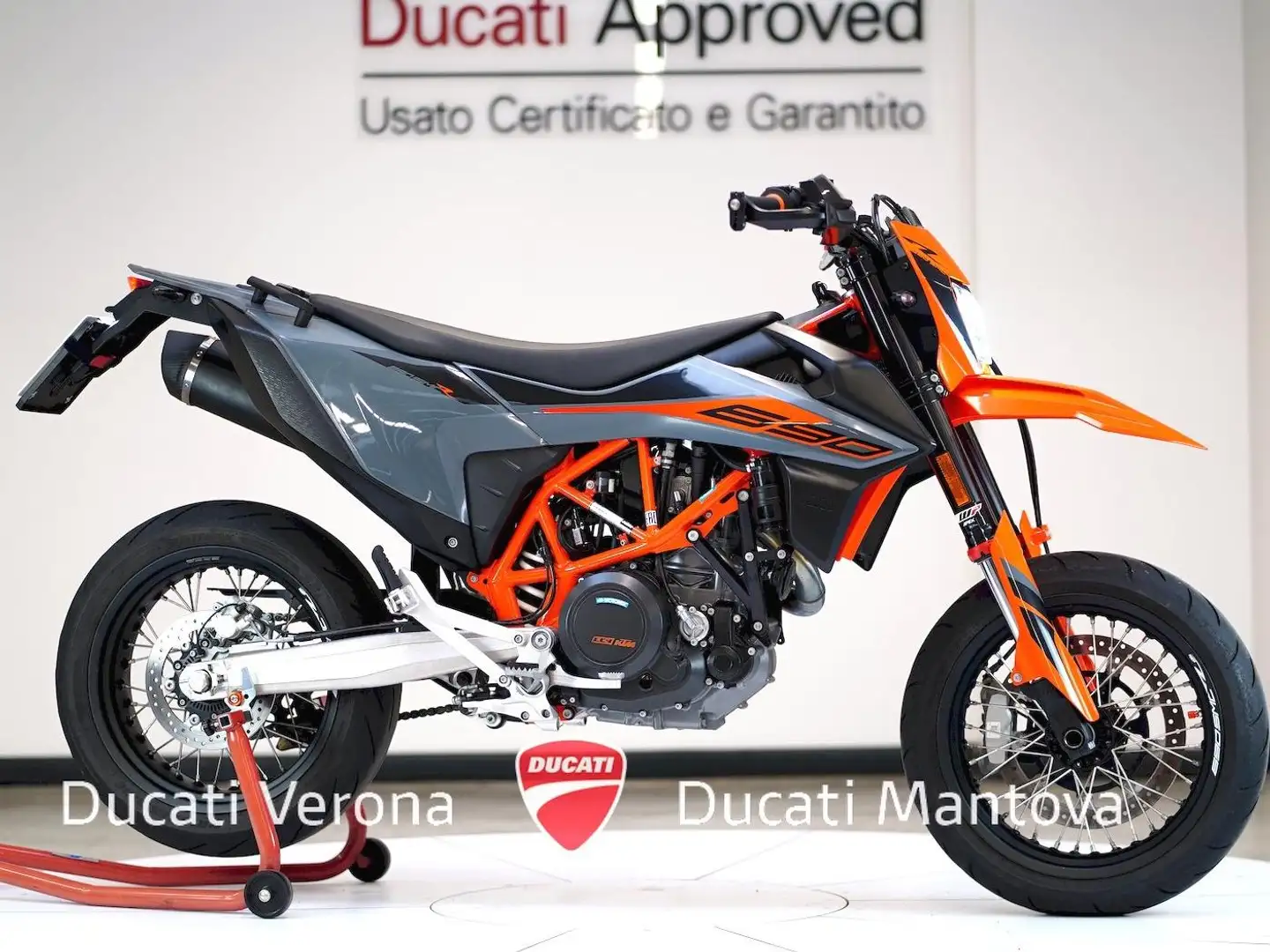 KTM 690 SMC KTM 690 SMC R versione 35 kW solo 5.954 km Arancione - 2