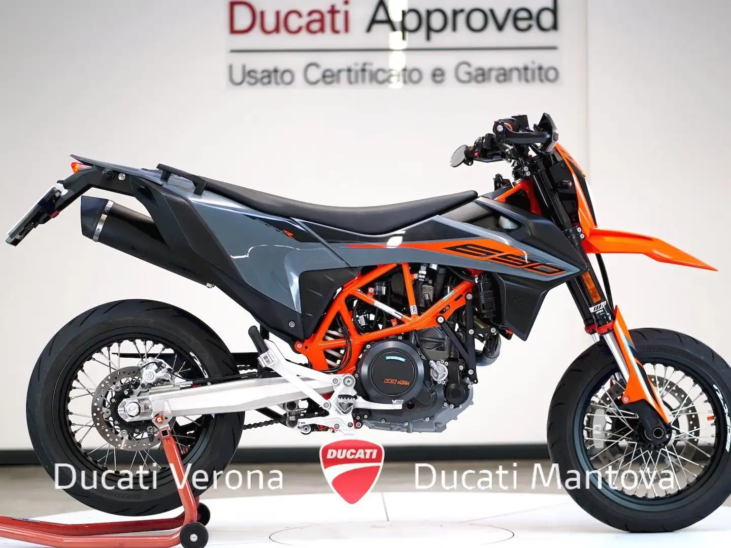 KTM 690 SMC KTM 690 SMC R versione 35 kW solo 5.954 km Arancione - 1