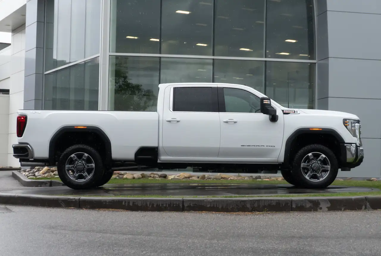 GMC Sierra 3500HD снимка GMC Sierra 3500HD
