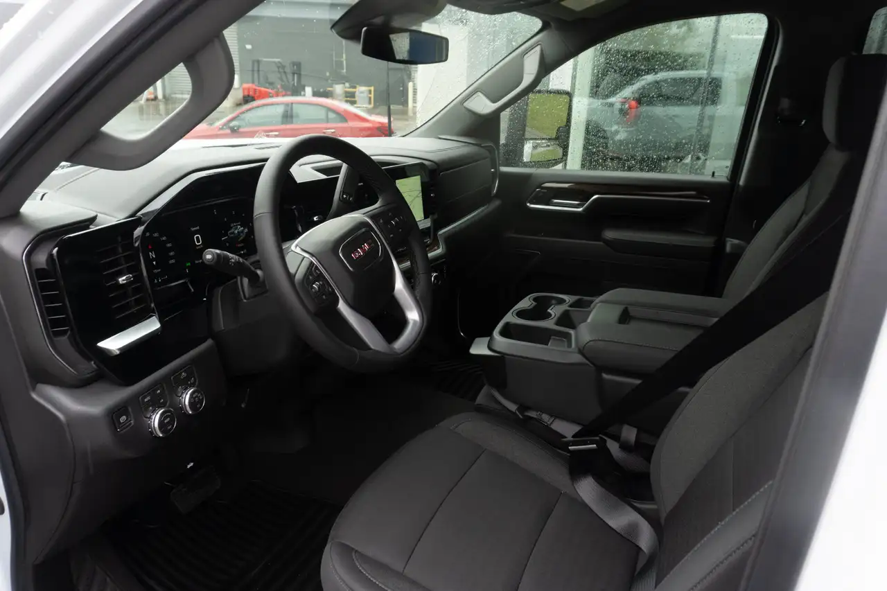 GMC Sierra 3500HD снимка GMC Sierra 3500HD