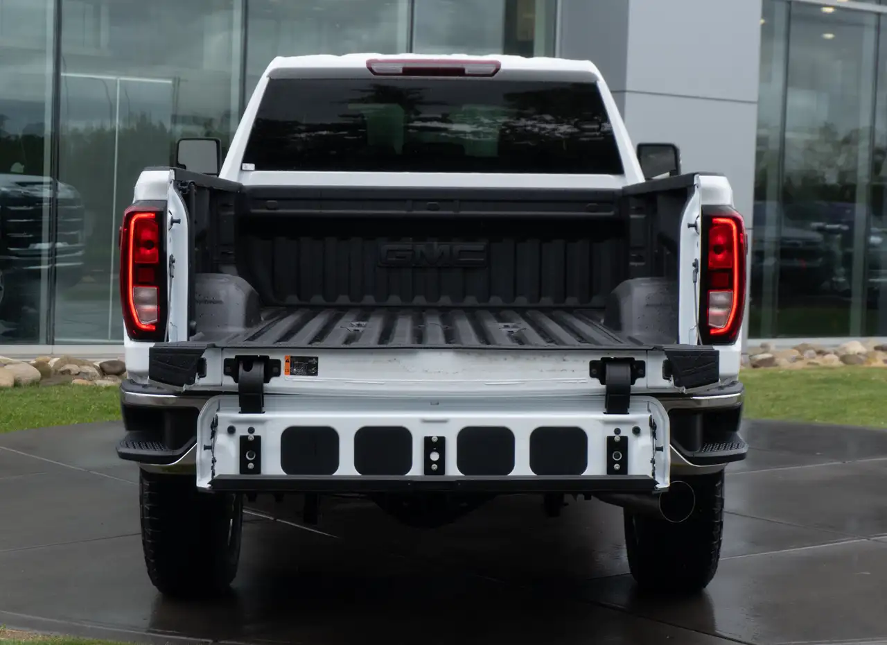 GMC Sierra 3500HD снимка GMC Sierra 3500HD