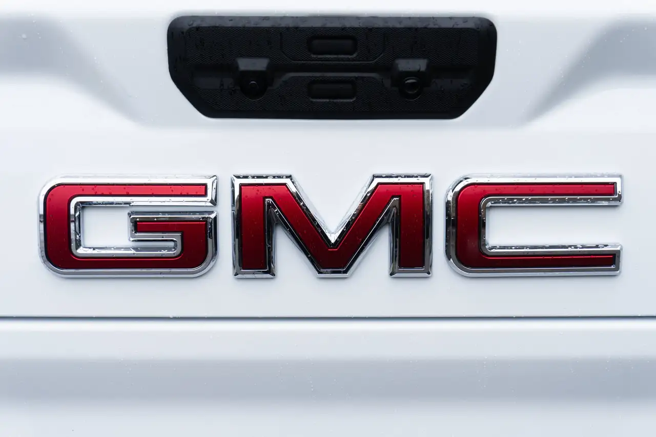 GMC Sierra 3500HD снимка GMC Sierra 3500HD