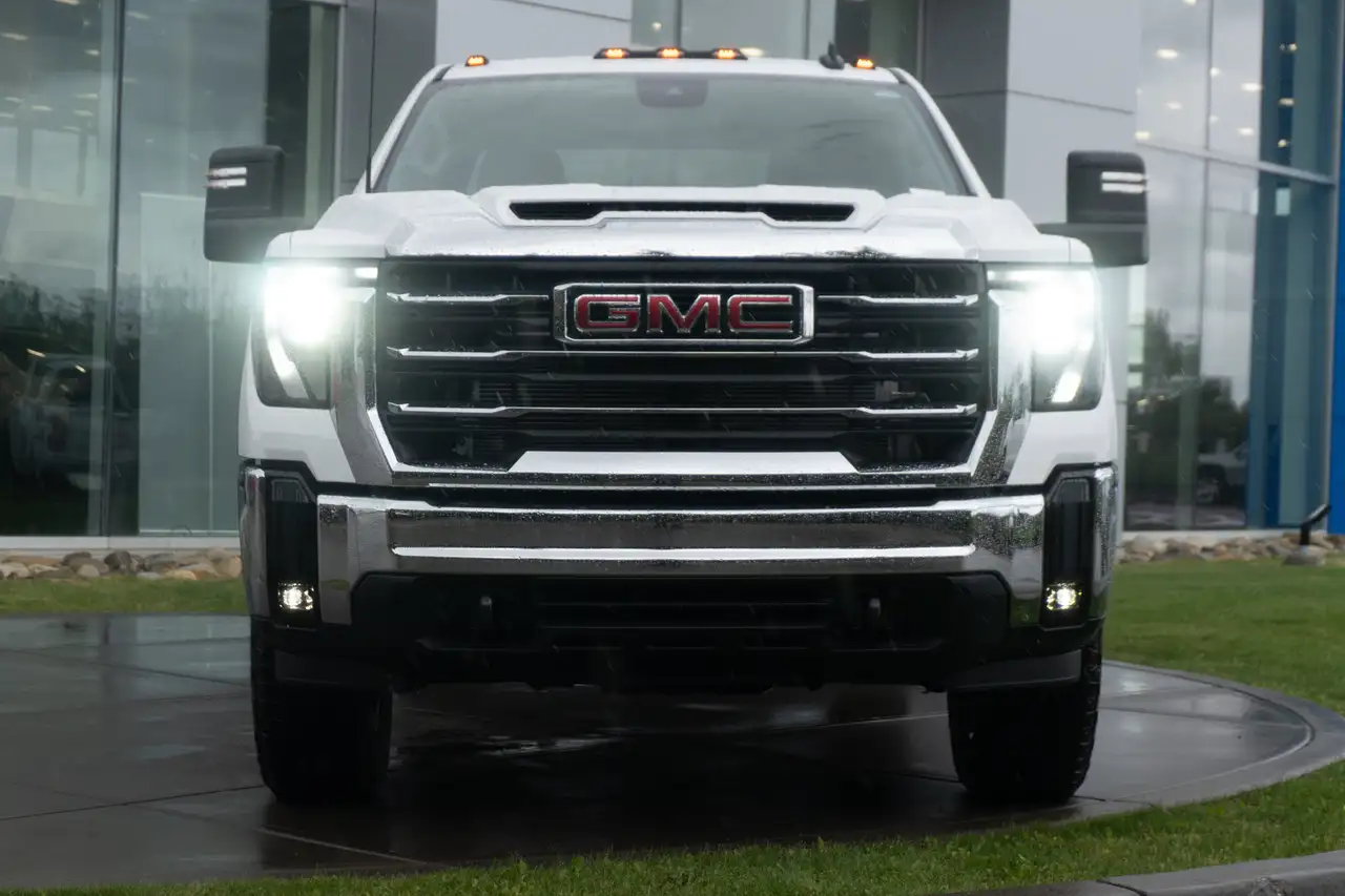 GMC Sierra 3500HD снимка GMC Sierra 3500HD