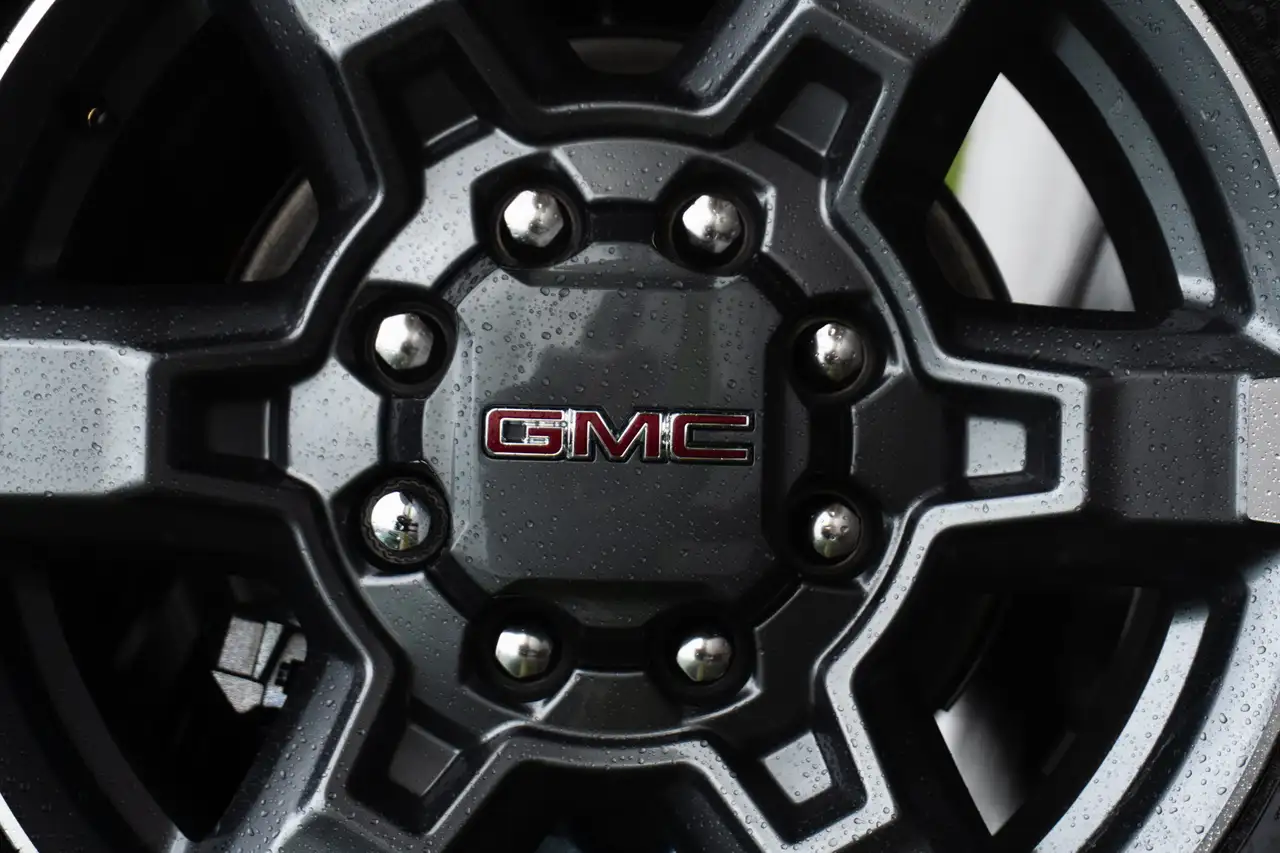 GMC Sierra 3500HD снимка GMC Sierra 3500HD