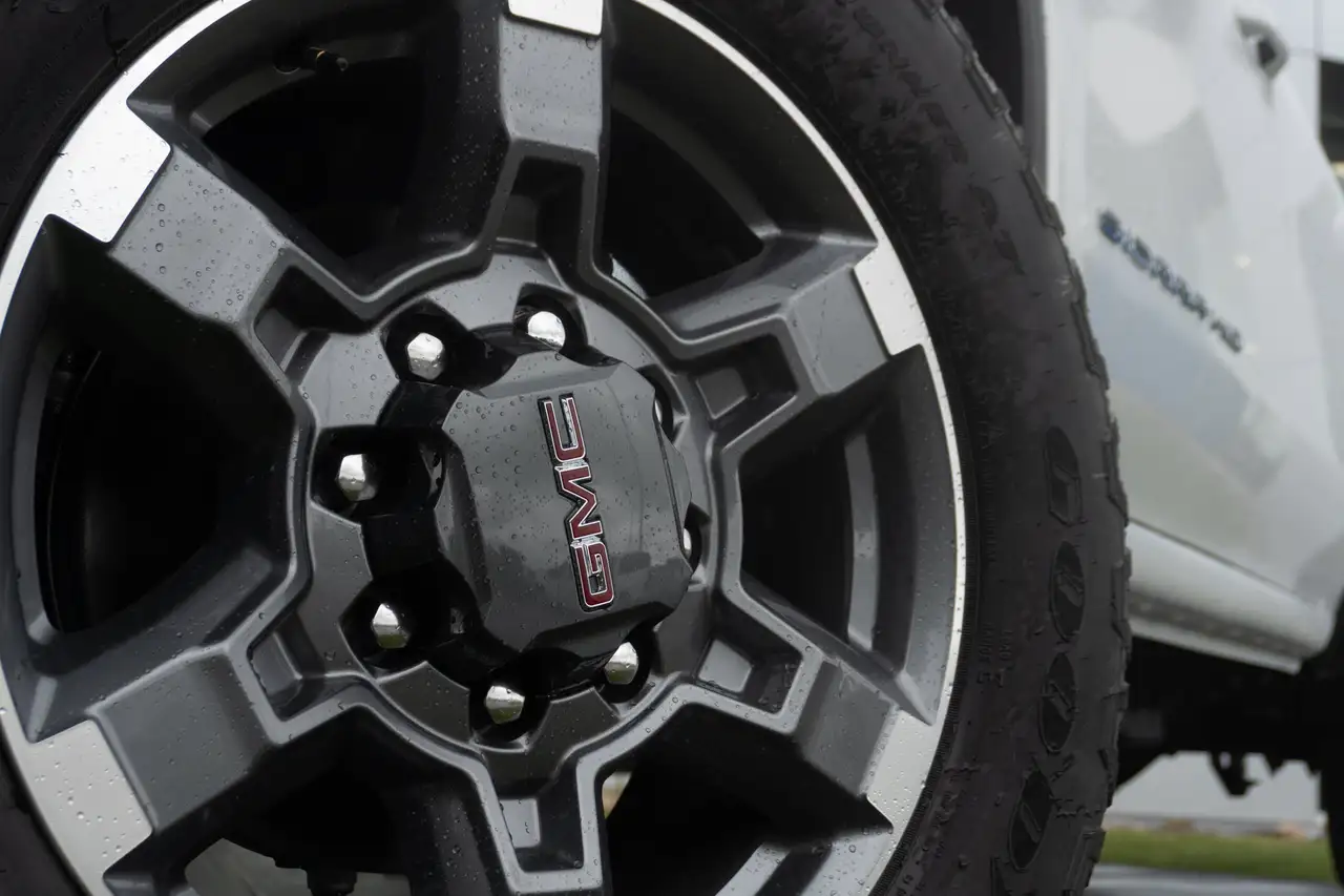 GMC Sierra 3500HD снимка GMC Sierra 3500HD