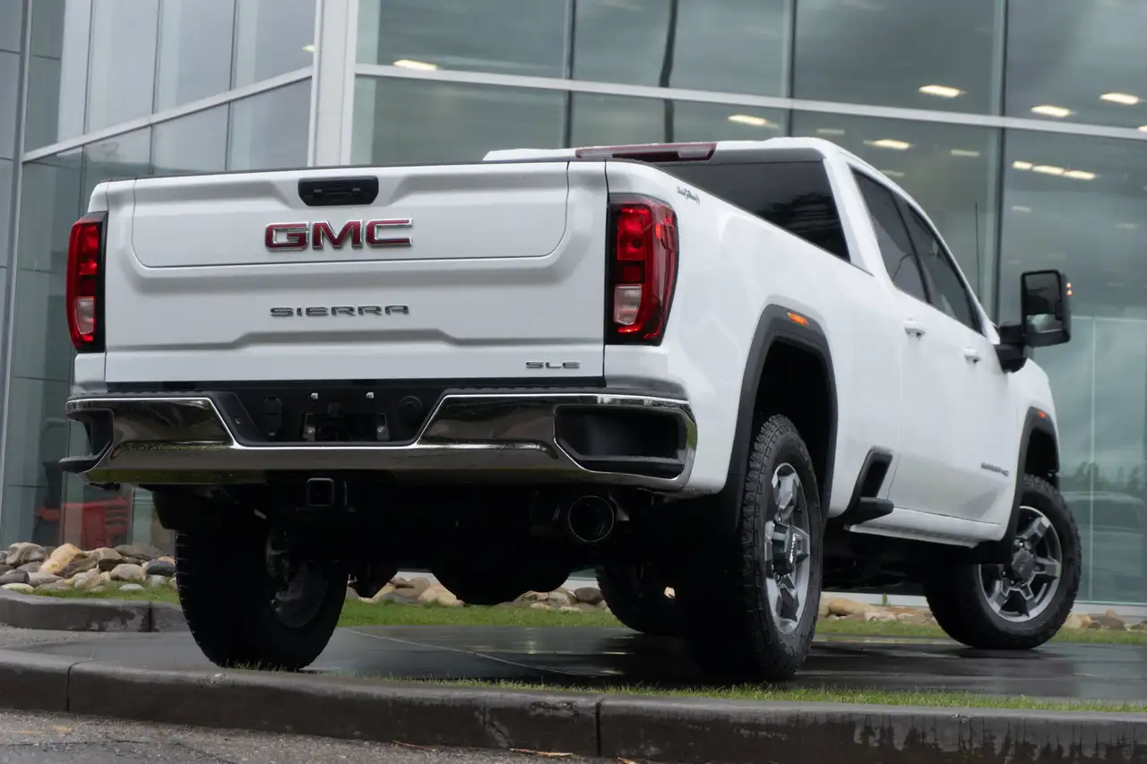 GMC Sierra 3500HD снимка GMC Sierra 3500HD