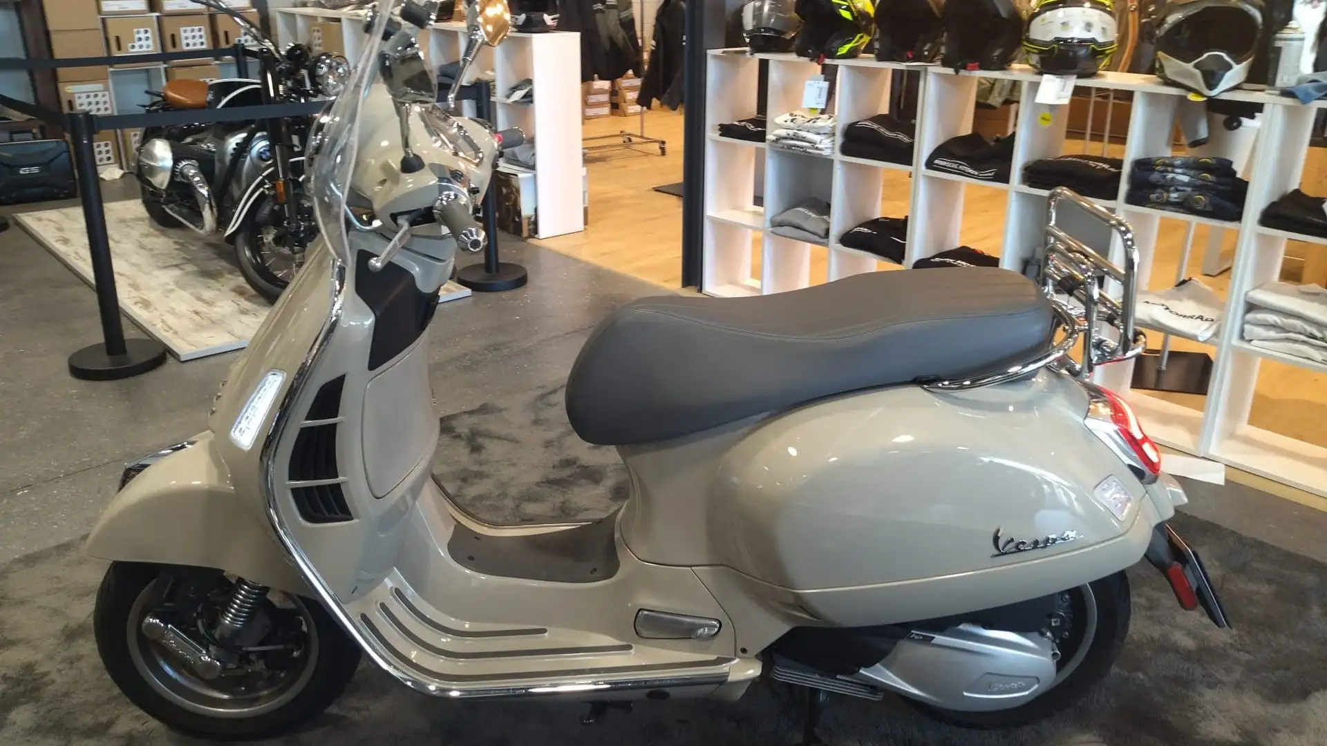 Vespa GTS 300 hpe Abs my23 Бежевий - 1