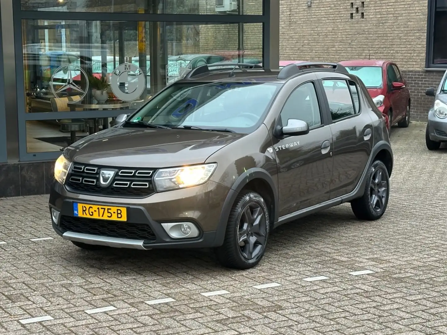 Dacia Sandero 0.9 TCE Bi-Fuel Stepway Ambiance Navi Cruise Camer Braun - 2