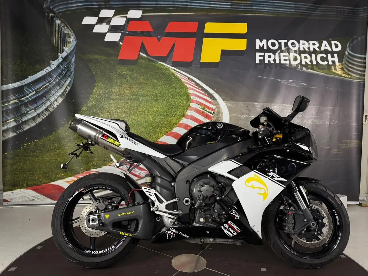 Yamaha YZF-R1