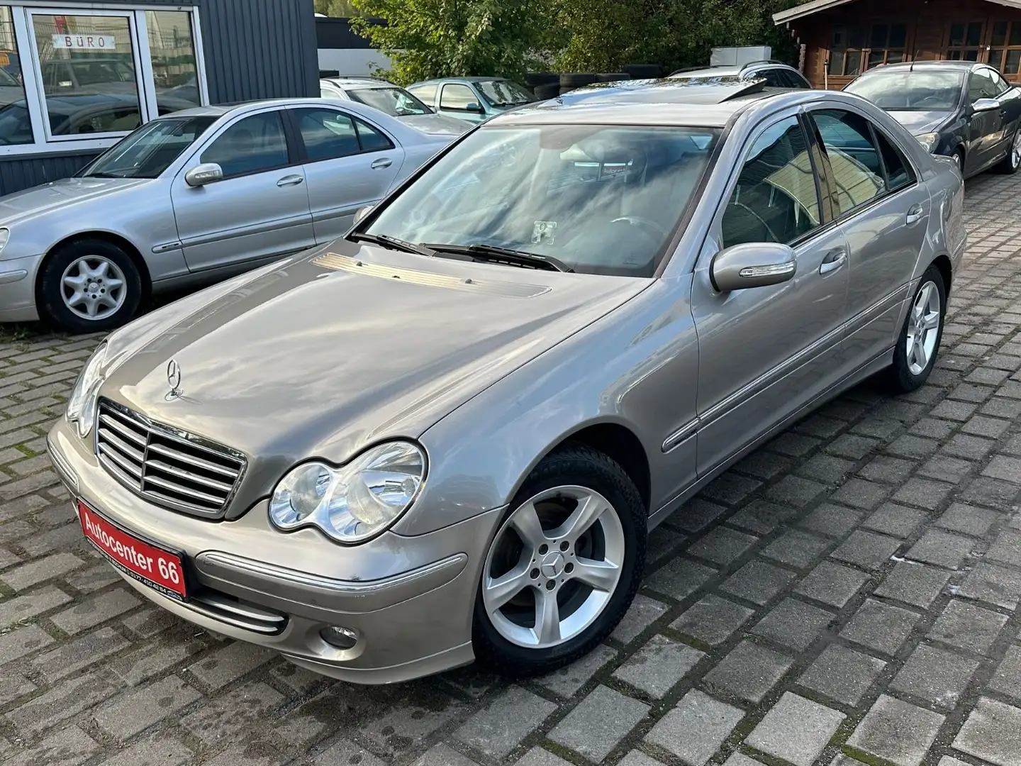 Mercedes-Benz C 180 K Lim. Aut Avantgarde*LEDER*AHK*NAVI*TÜVNE Silber - 1