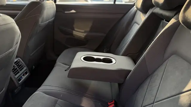 Volkswagen Golf view 23