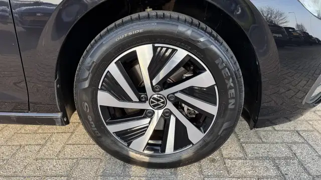 Volkswagen Golf view 26