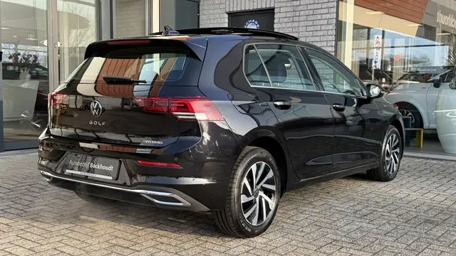Volkswagen Golf view 4