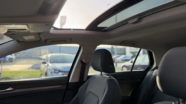 Volkswagen Golf view 11