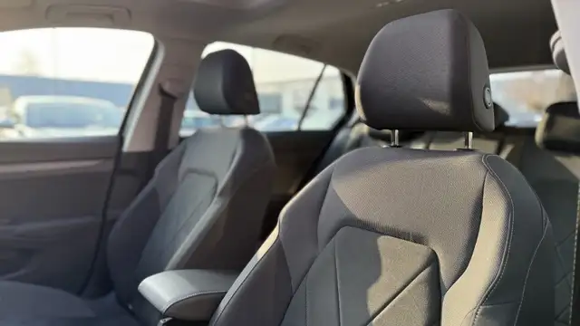 Volkswagen Golf view 8
