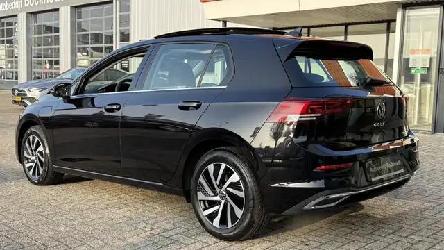 Volkswagen Golf view 3