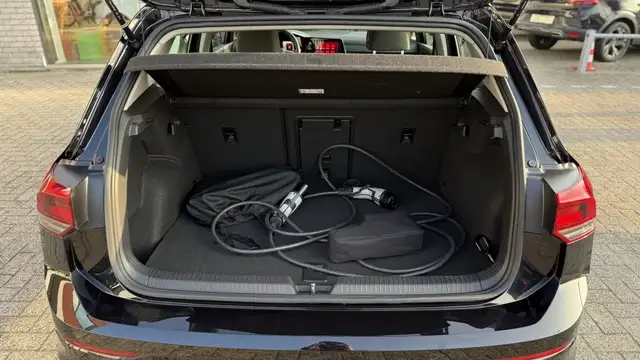 Volkswagen Golf view 21