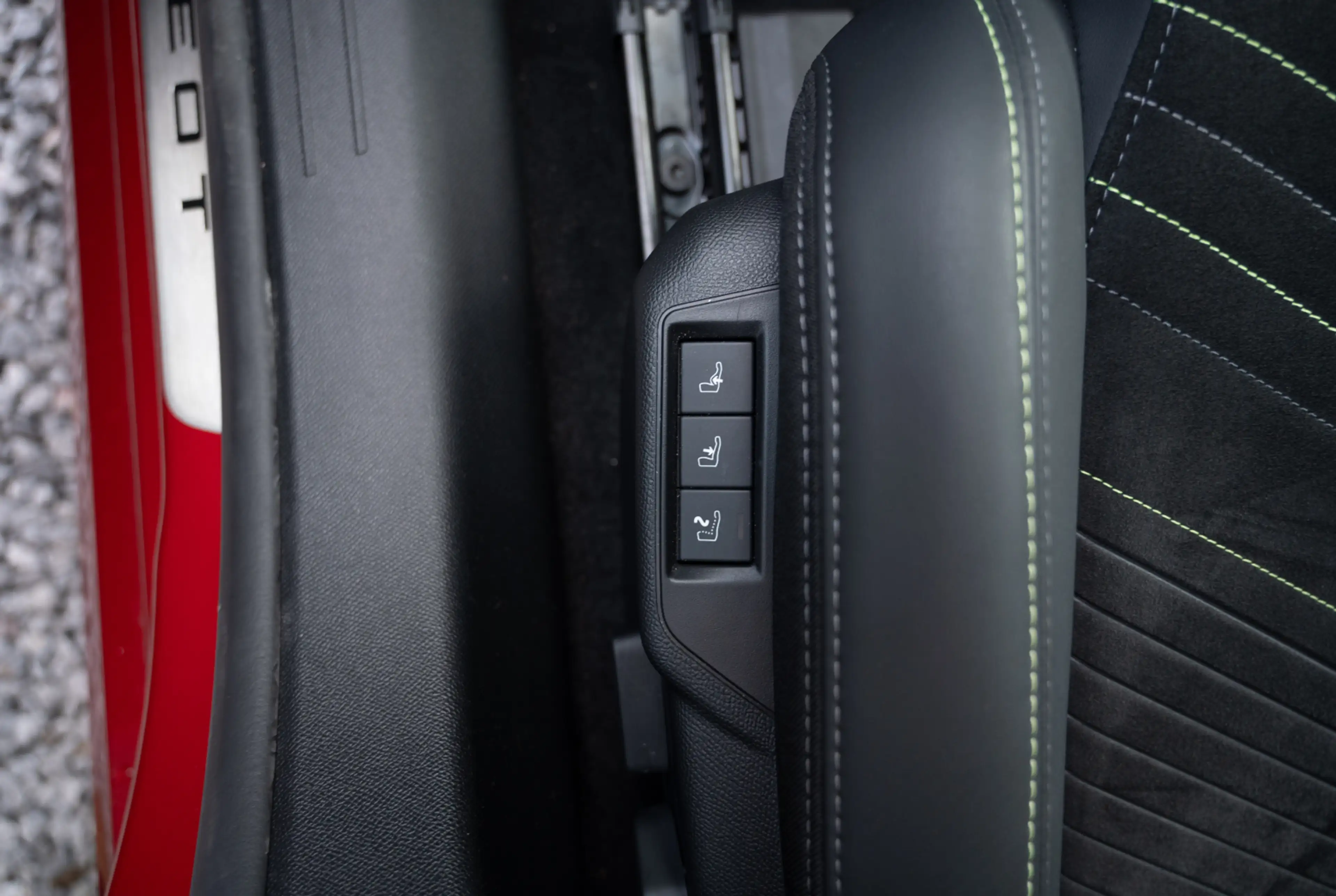Peugeot 208 GT 1.2 Hybrid 136 DSC6 *ACC*DAB*360-GRAD-KAMERA* — photo 8