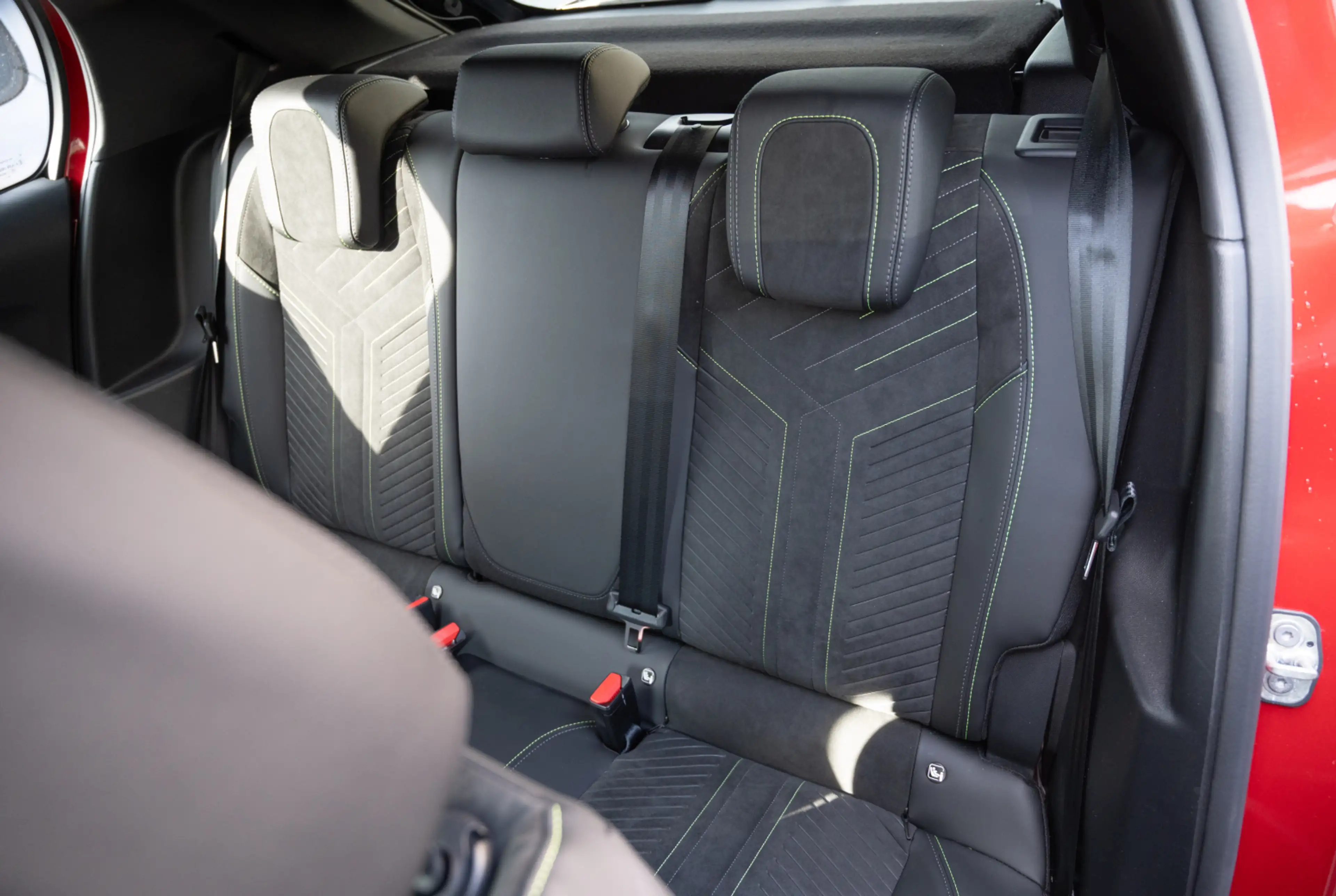 Peugeot 208 GT 1.2 Hybrid 136 DSC6 *ACC*DAB*360-GRAD-KAMERA* — photo 7