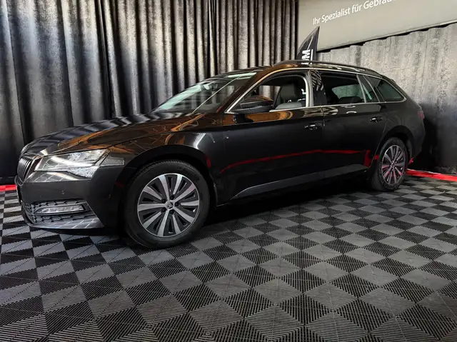 Skoda Superb view 12