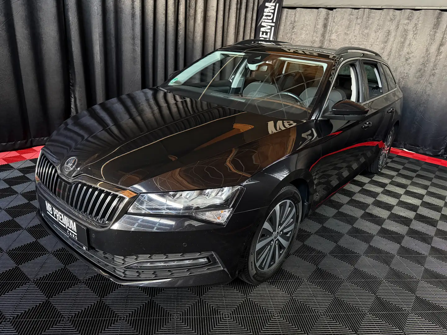Skoda Superb Superb Kombi 2,0 TDI *DSG*KAMERA*VIRTUAL* Schwarz - 2