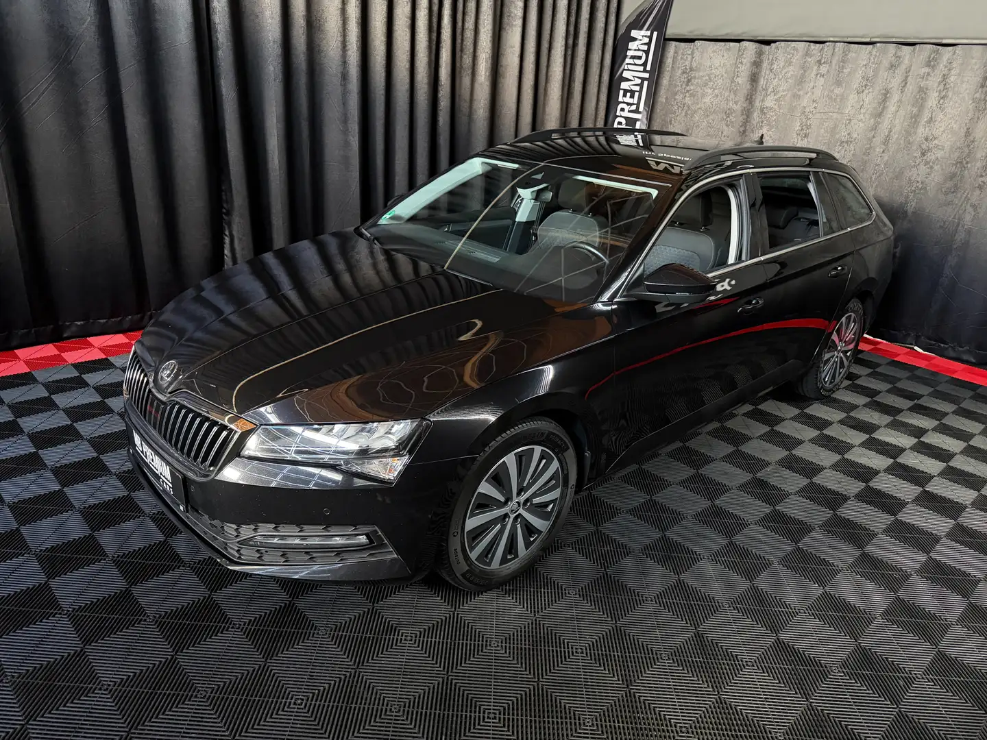 Skoda Superb Superb Kombi 2,0 TDI *DSG*KAMERA*VIRTUAL* Schwarz - 1