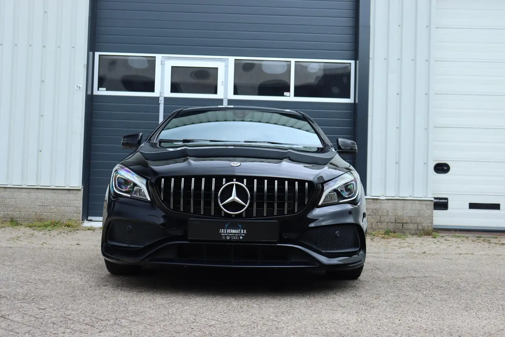 Mercedes-Benz CLA 200 Shooting Brake Ambition Edition Zwart - 2