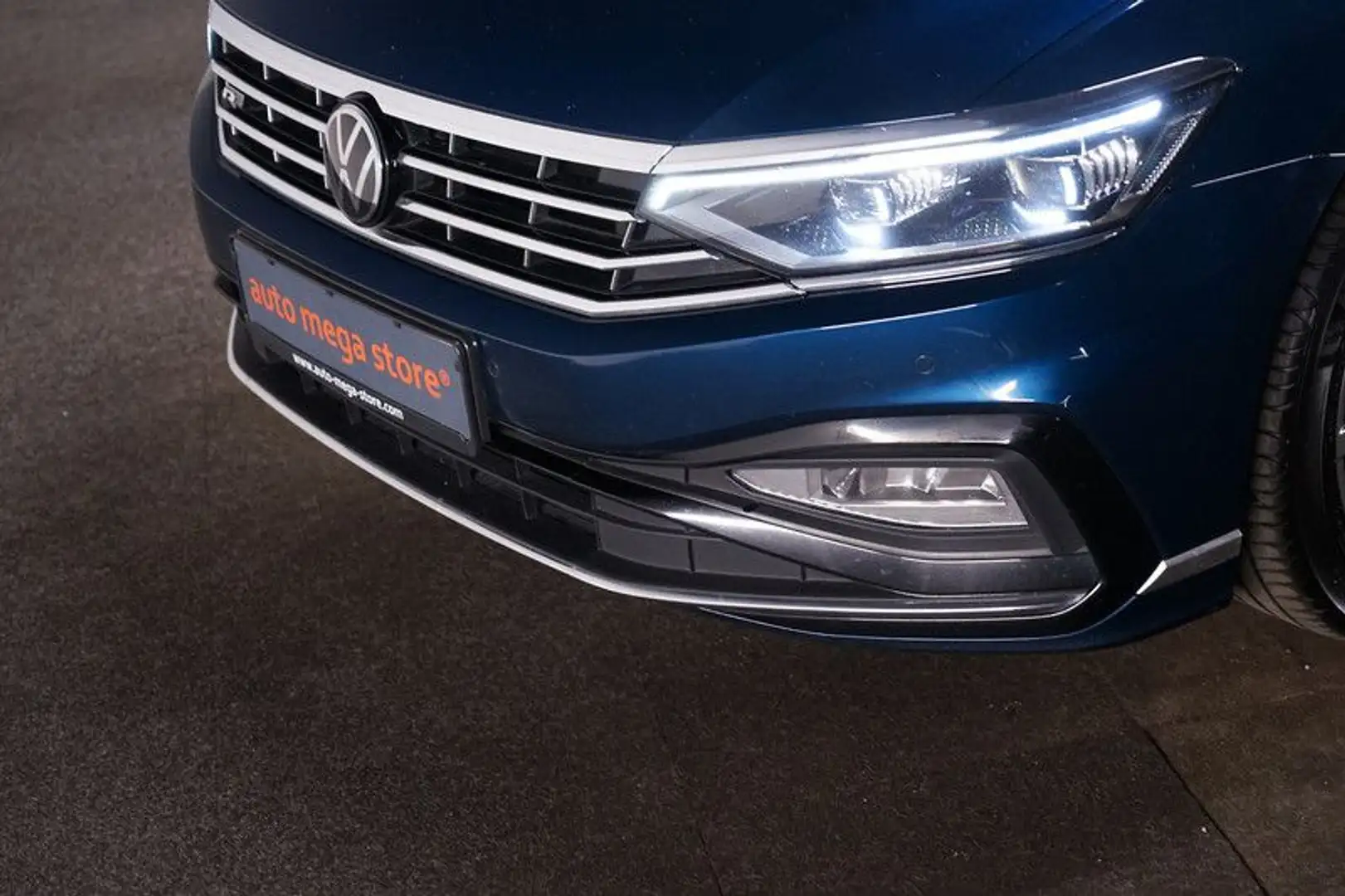 Volkswagen Passat Variant 2.0 TDI 4Motion R-Line DSG*Matrix Blue - 2