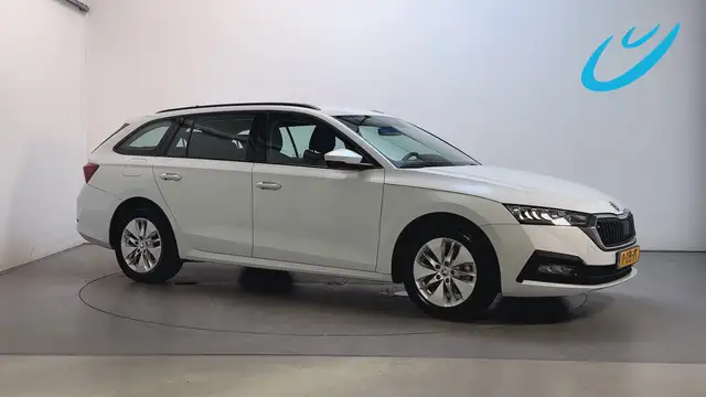 Skoda Octavia Combi 1.0 e-TSI DSG Business Edition Navigatie App