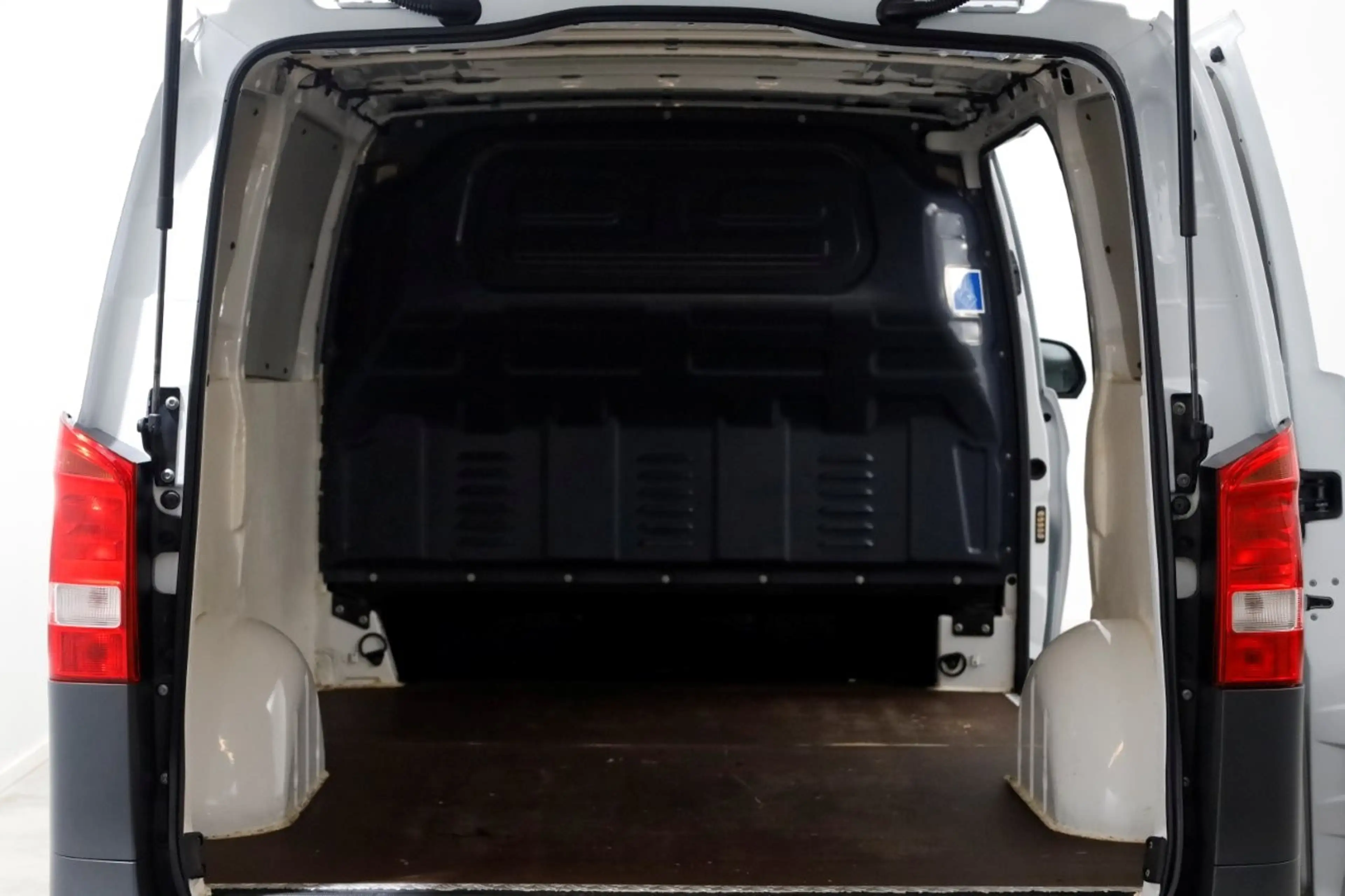 Mercedes-Benz Vito eVito Lang 41 kWh Airco SOH 89,8% 10-2021 — photo 5